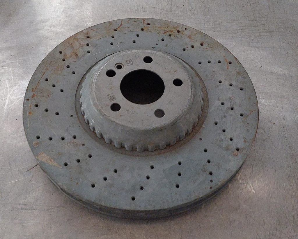Disco delantero ventilado perforado para Mercedes Benz C300 / C400 2015-2018 diametro: 370mm