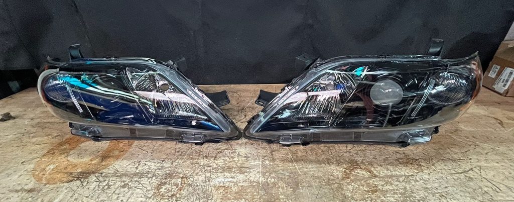Luces Delanteras Carcasa Negra para Toyota Camry 2007-2009.