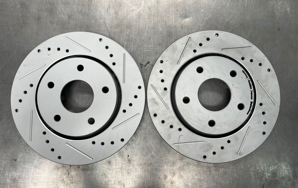 Discos Delanteros Perforados de 302mm para Dodge Caravan 2008-2011 / Grand Caravan 2008-2016 / Journey 2009-2013 / Volkswagen Routan 2009-2014.