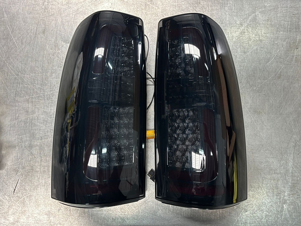 Luces Traseras LED Ahumadas para Chevrolet Silverado 1500 / 2500 / 3500 1999-2002 / GMC Sierra 1500 / 2500 / 3500 1999-2003.