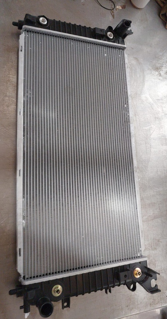 Radiador para Chevrolet Silverado 1500 2014-2019 47.3cm de ancho