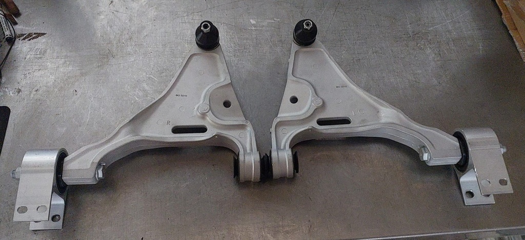 Tijeretas delanteras inferiores para Cadillac DTS 2006-2011