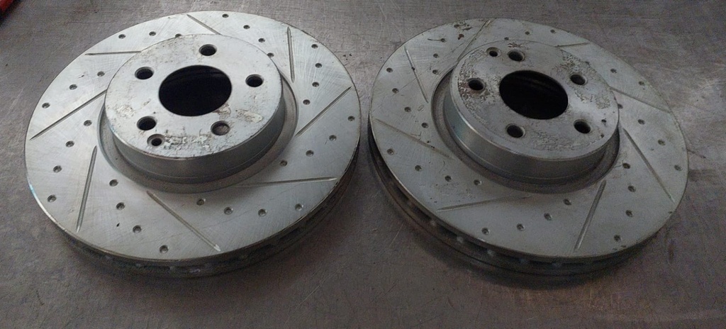 Discos delanteros ventilados ranurados para Mercedes Benz C43 AMG 2017-2022