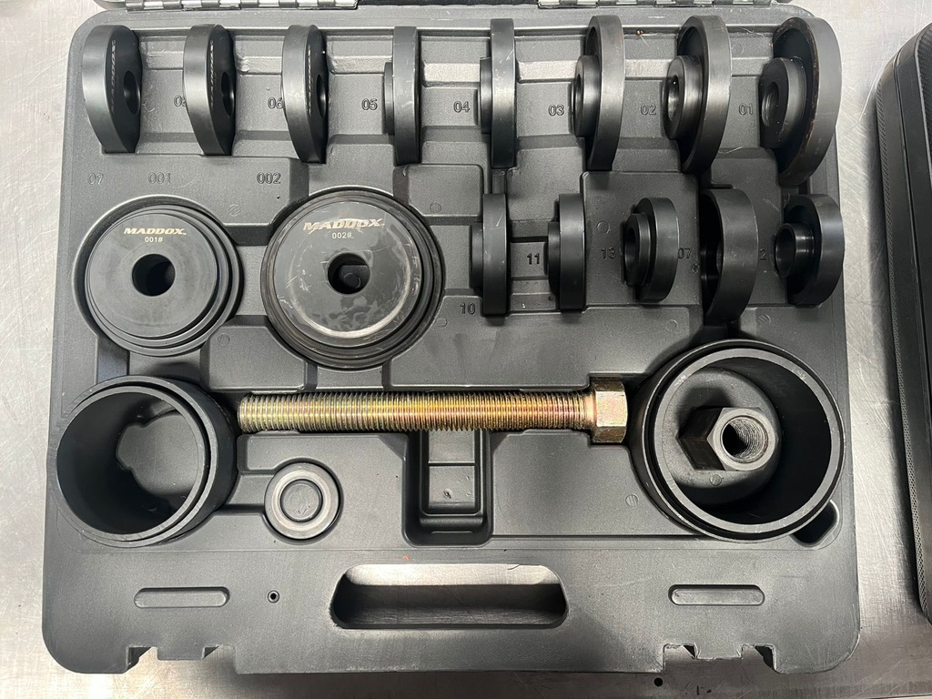 Kit de Herramientas para remover e instalar Roles y Bushing.