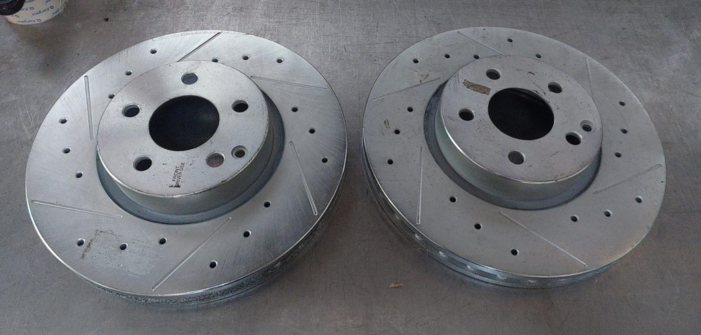 Discos delanteros ventilados perforados para Mercedes Benz C300 / C350 / E250 / E350 / E400 2008-2017