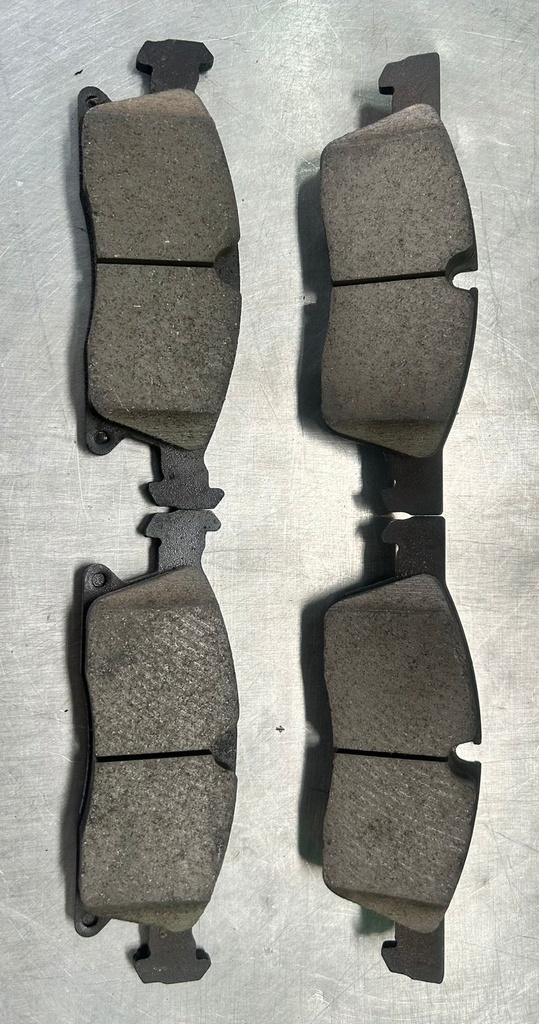 Pastillas delanteras ceramicas para Dodge	Durango	2012 al 2020 Jeep	Grand Cherokee	2014 al 2015 Mercedes	GL Class	2013 al 2016 GLE Class	2016 al 2019 GLS Class 2017 al 2019 M Class	2012 al 2015