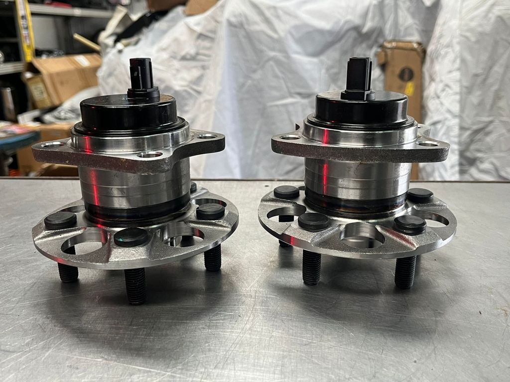 Bocinas de Rueda Traseras para Toyota Prius 2010-2015.