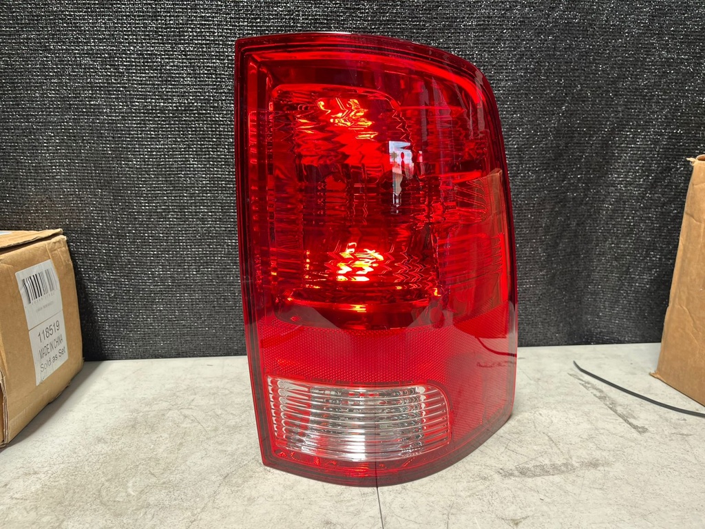 Luz trasera derecha para Dodge Ram 1500 / 2500 / 3500 2009-2018.