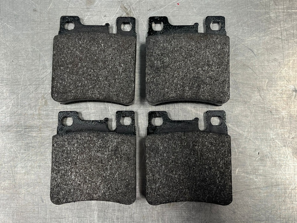 Pastillas de freno traseras para Mercedes-Benz C32 AMG 2002-2004 / C36 AMG 1996-1997 / CLK55 AMG 2001-2004 / CLK550 2007-2009 / C55 AMG 2005-2006.