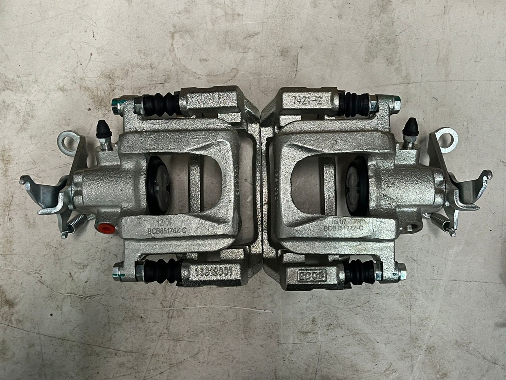 Caliper traseros para Dodge Grand Caravan 2008-2016 / Chrysler Town & Country 2008-2016 / Volskwagen Routan 2008-2014.