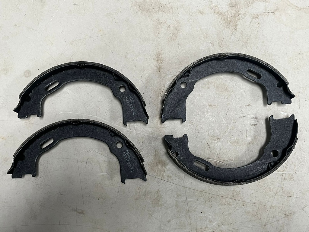 Zapatas de freno (parking) Jeep Wrangler TJ 2003-2006 / Liberty 2003-2007 / Ford Crown Victoria 1996-2002