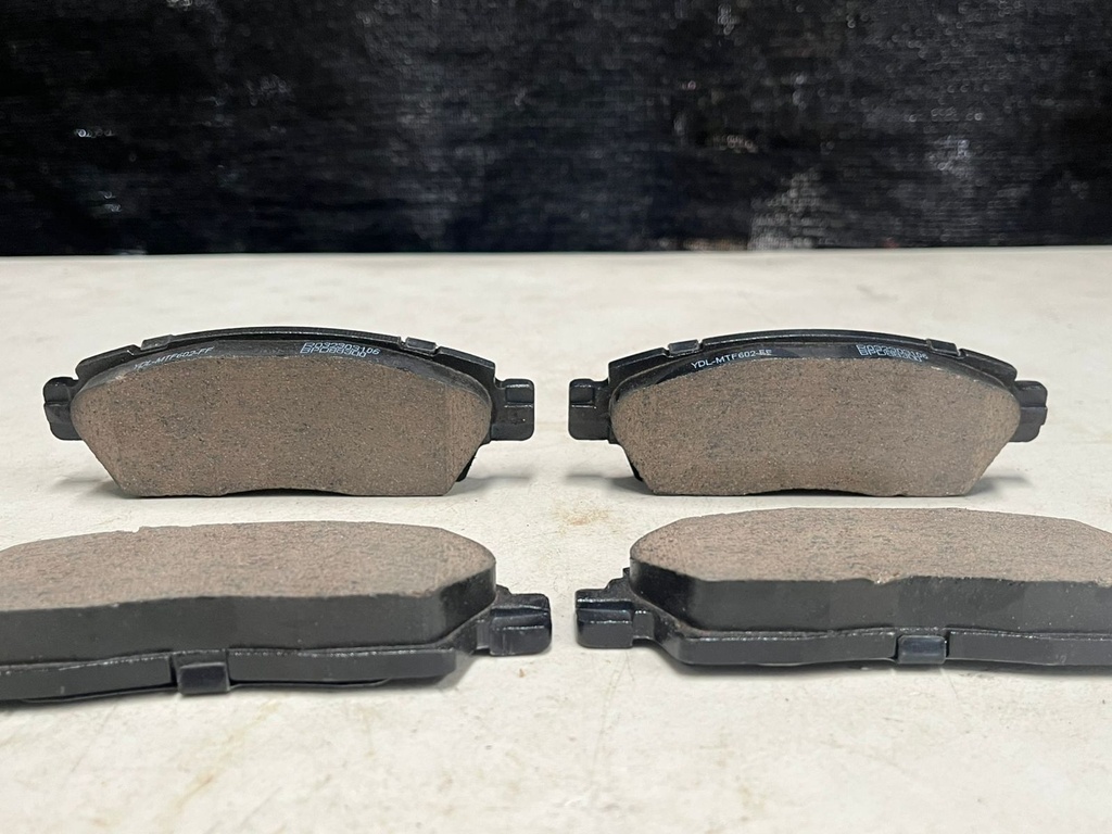 Pastillas de freno traseras Chevrolet Trailblazer 2002-2005 / Chevrolet SSR 2003-2006 / Traverse 2009-2017 / GMC Acadia 2007-2016