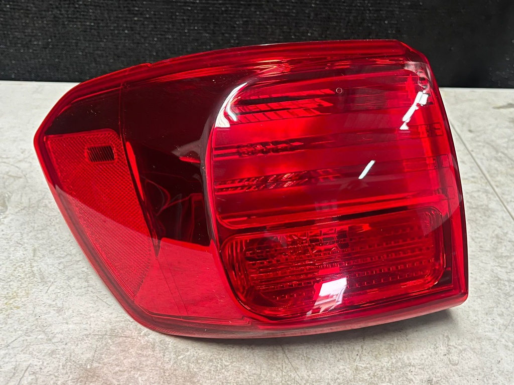 Luz Trasera Izquierda Kia Sedona 2016-2018