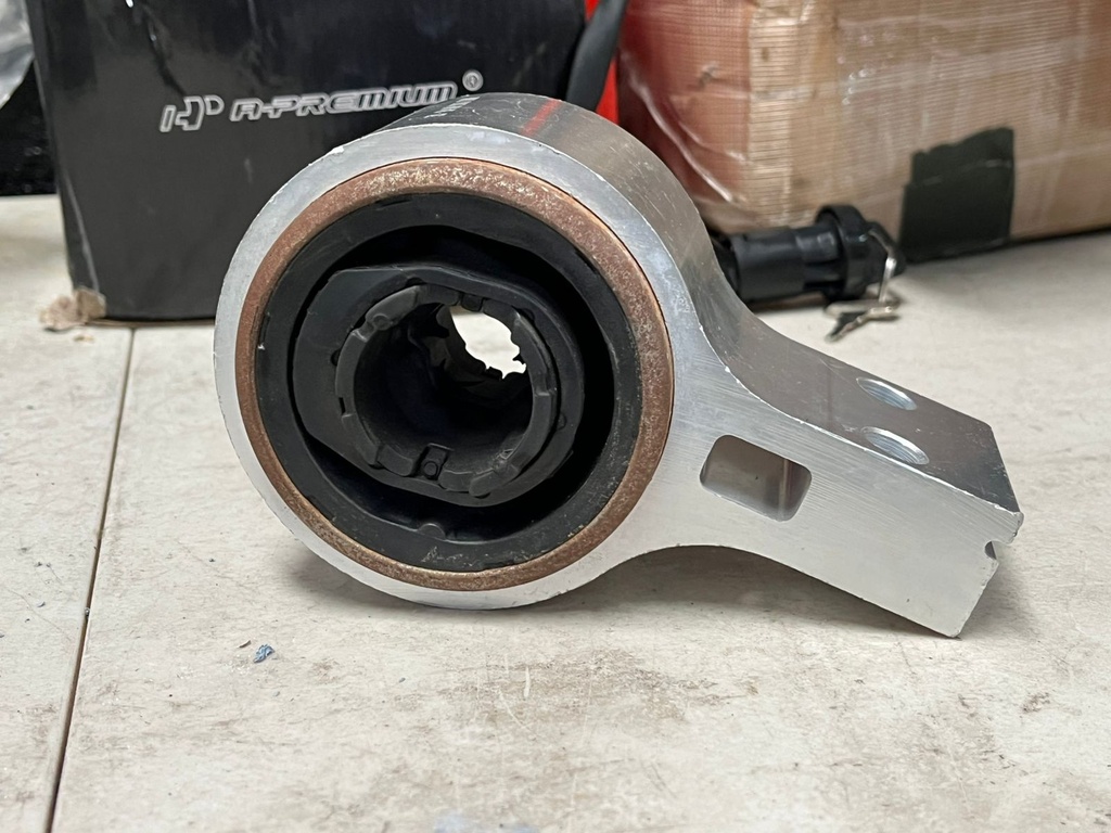Bushing Delantero Inferior de Tijereta Izquierda Ford Flex 2009 / Taurus X 2008-2009