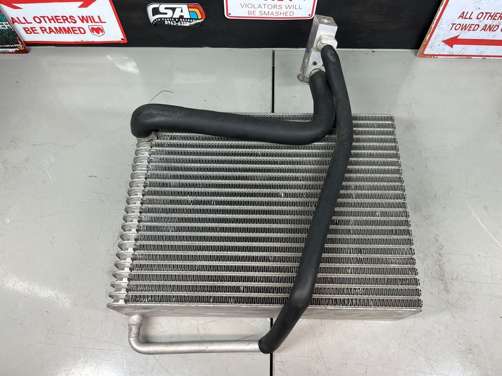 Radiador de aire A/C Dodge Grand Caravan V6 3.3L / 3.8L 2001-2007 / Chryler Town & Country V6 3.3L / 3.8L 2001-2007.