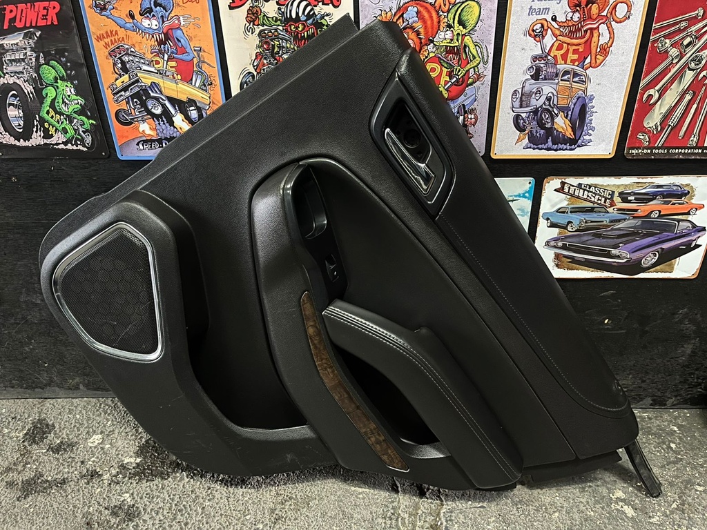 Panel de puerta Trasera Derecha Chevrolet Tahoe / Suburban 2015-2020 / GMC Yukon XL 2015-2020.