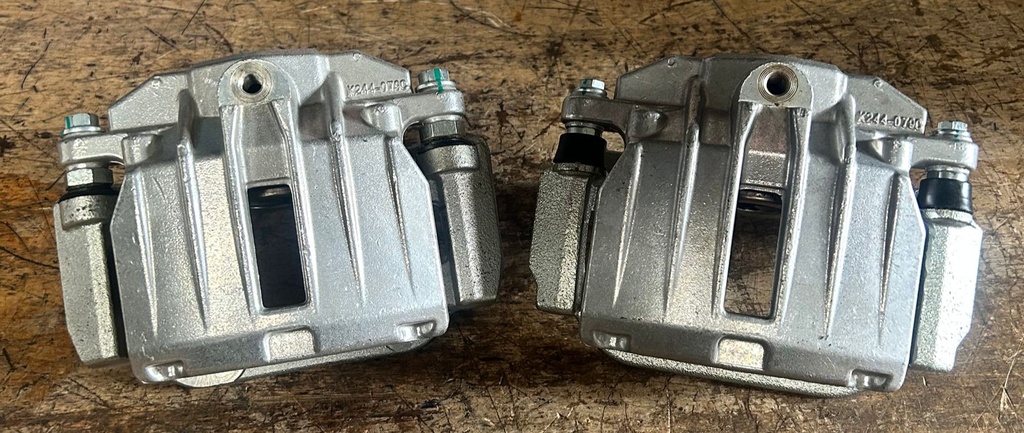 Caliper trasero de un piston derecho para Chevrolet Astro 2003 al 2005 Silverado 1999 al 2002 Tahoe / Suburban 2000 al 2001