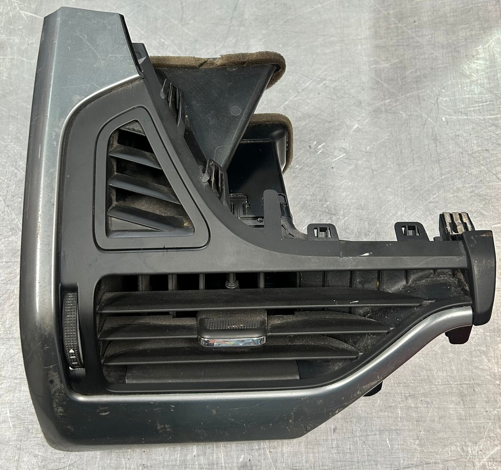 Rejilla de ventilación izquierda para Chevrolet Tahoe / Suburban 2015 al 2020 (imagen ilustrativa) (usado)