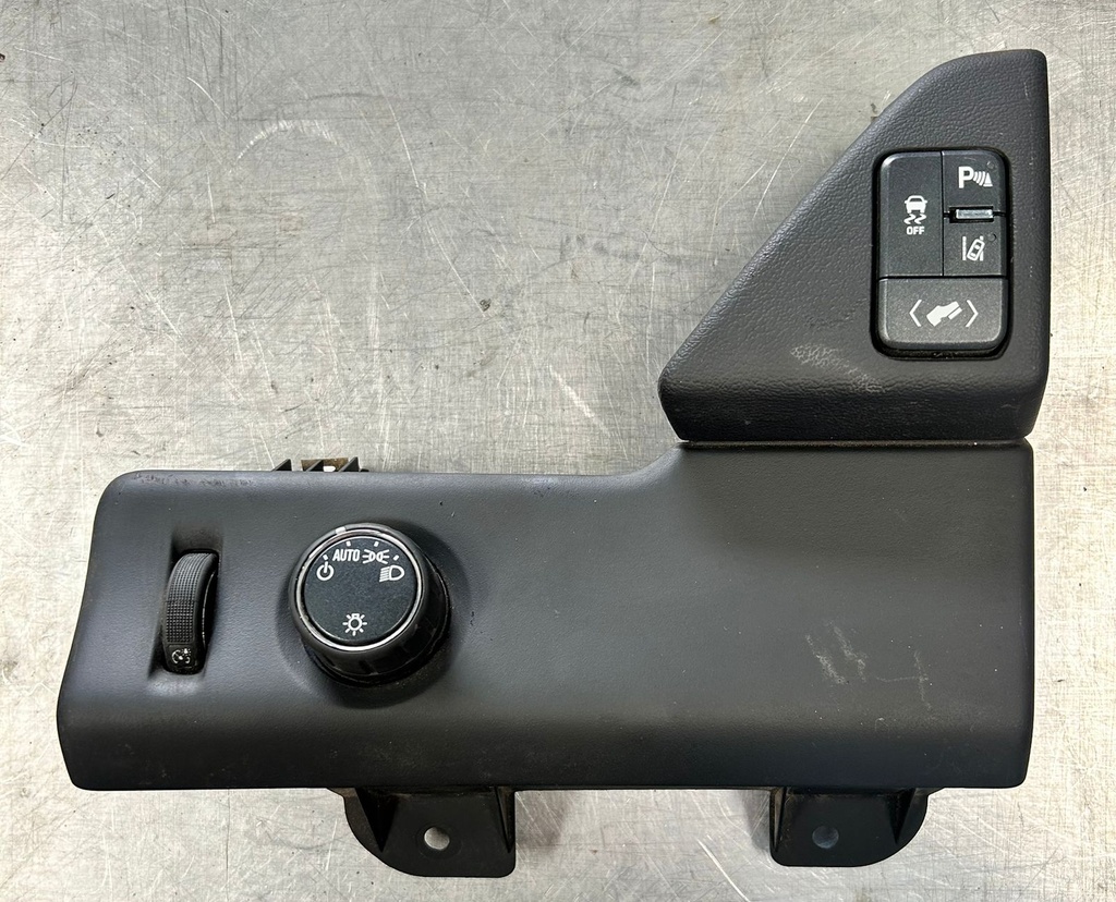 Interruptor de luces y sensores para Chevrolet Suburban / Tahoe 2015 al 2020 (usado)