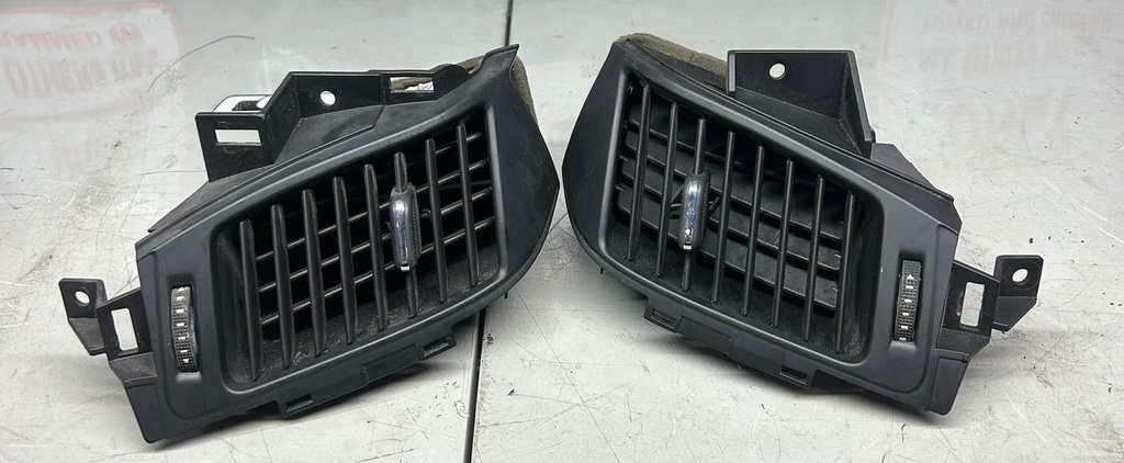 Rejillas de ventilación centrales para Tahoe / Suburban 2015 al 2020  (usado)