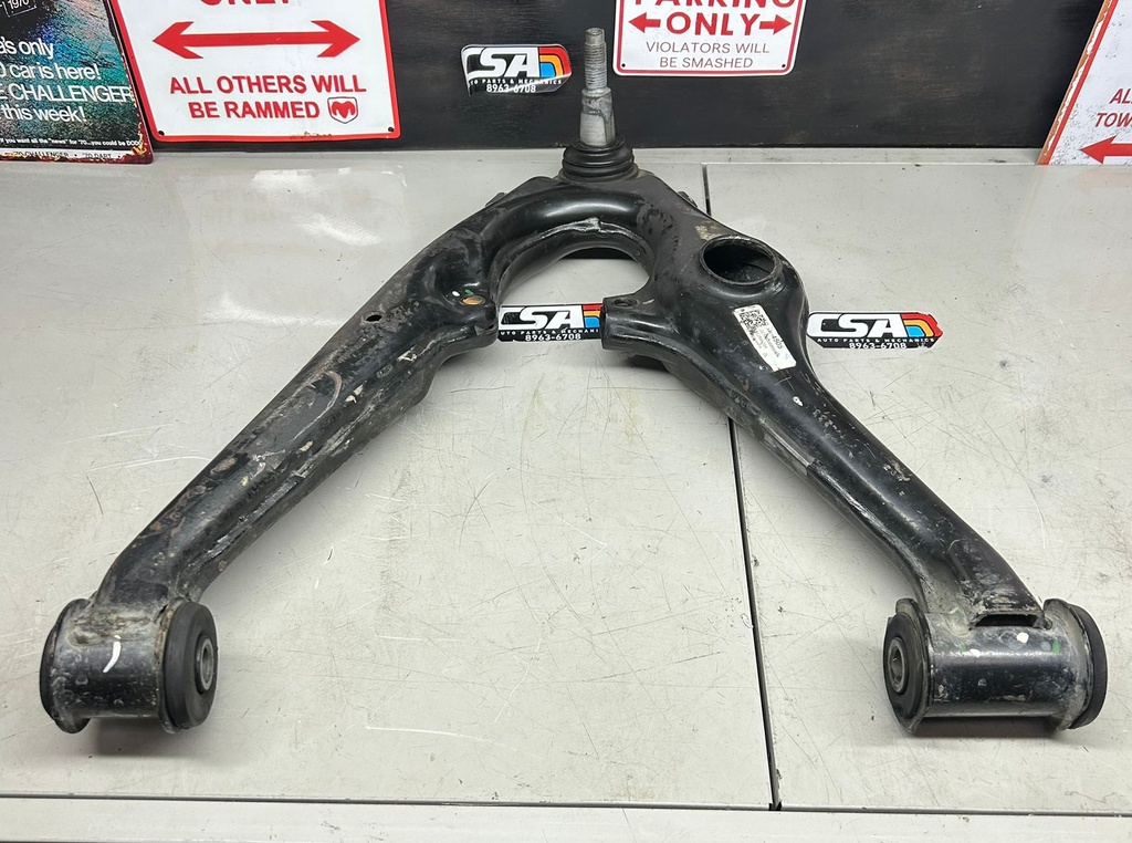 Tijereta inferior izquierda para Chevrolet Silverado 2014 al 2015 Tahoe / Suburban 2015 al 2016 versión (mexicana) (usado)