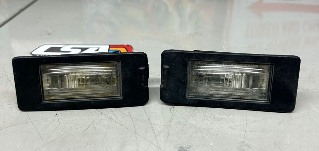Luces de placa para Chevrolet Tahoe / Suburban 2015 al 2017  (usado)