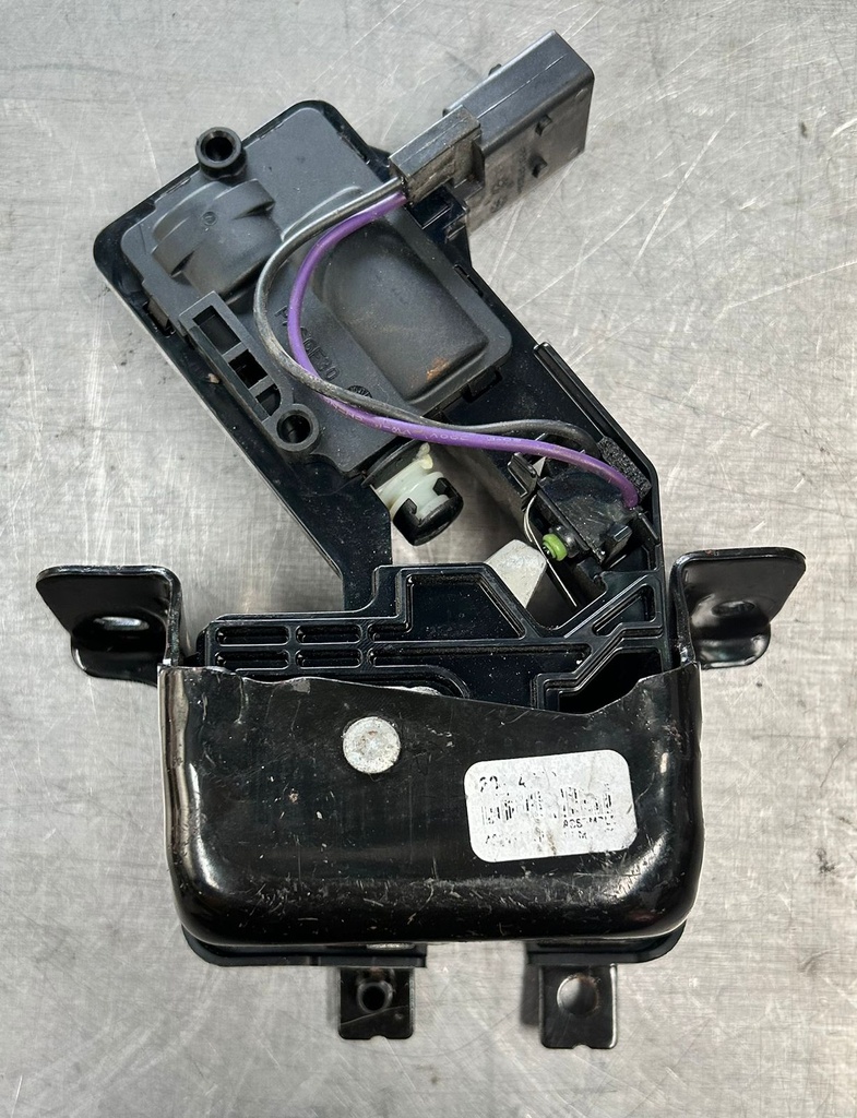 Actuador ventana de cajuela para Chevrolet Tahoe / Suburban 2015 al 2020  (usado)