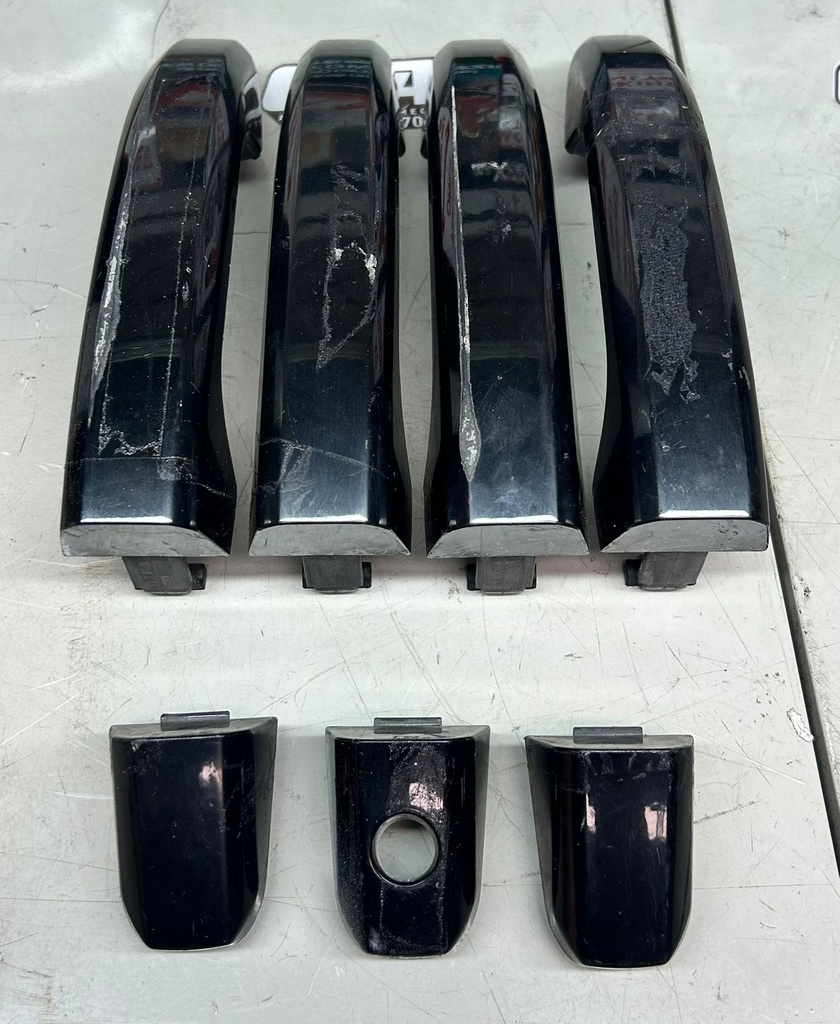 Manillas exteriores para Chevrolet Silverado / Tahoe / Suburban 2014 al 2021 (imagen ilustrativa) (usado)