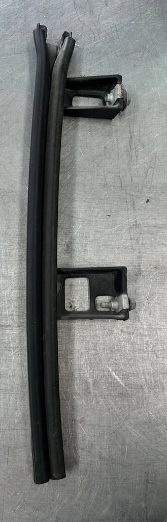 Canal de ventana trasera izquierda para Chevrolet Tahoe / Suburban 2014 al 2020 (usado)
