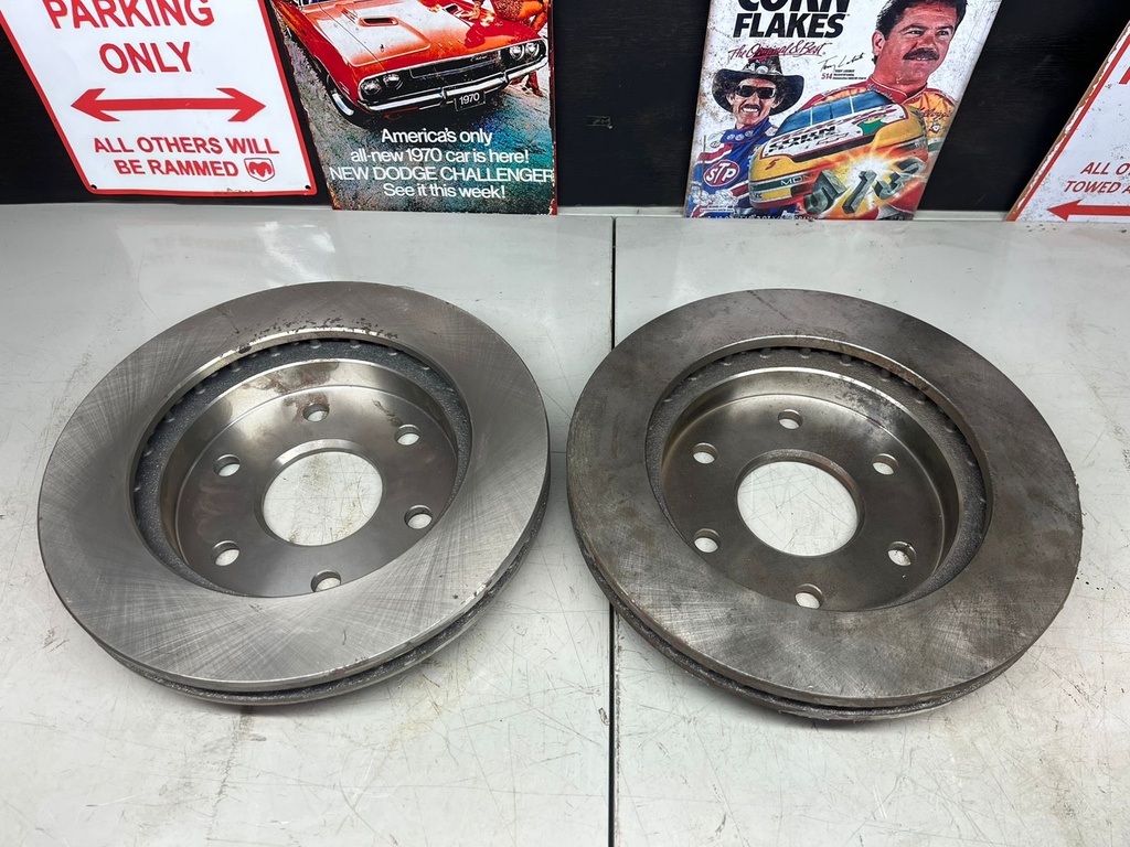 Discos Delanteros Ventilados Chevrolet Silverado 1500 1999-2006 / Avalanche 1500 1999-2006 / Tahoe / Suburban 2000-2006 / GMC Sierra 1500 1999-2006.