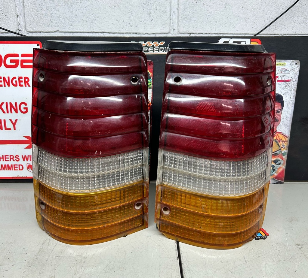 Luces trasera para Ford Aerostar 1986 a 1995 (usado) (imagen ilustrativa)