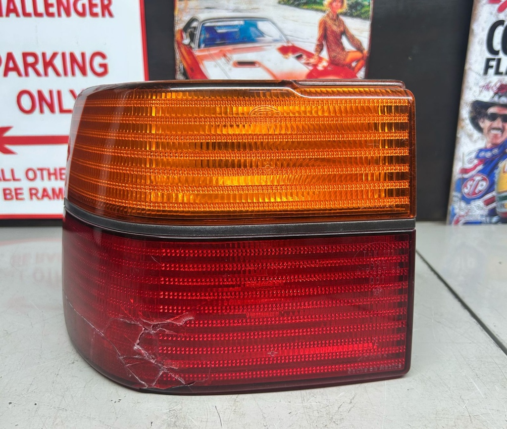 Luz trasera izquierda para Volkswagen Jetta 1993 a 1998 (usado)