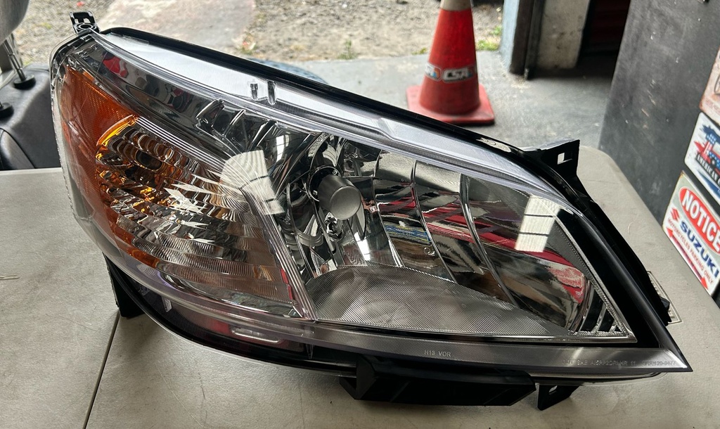 Luz delantera derecha para Nissan NV200 2014 al 2021