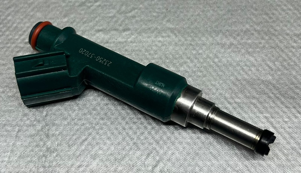 Inyector de combustible para Toyota 1.8L / 5.7L / Prius 2010 al 2011 / Tundra 2012 al 2013 / Sequoia 2013 ( Combustible Flexible )