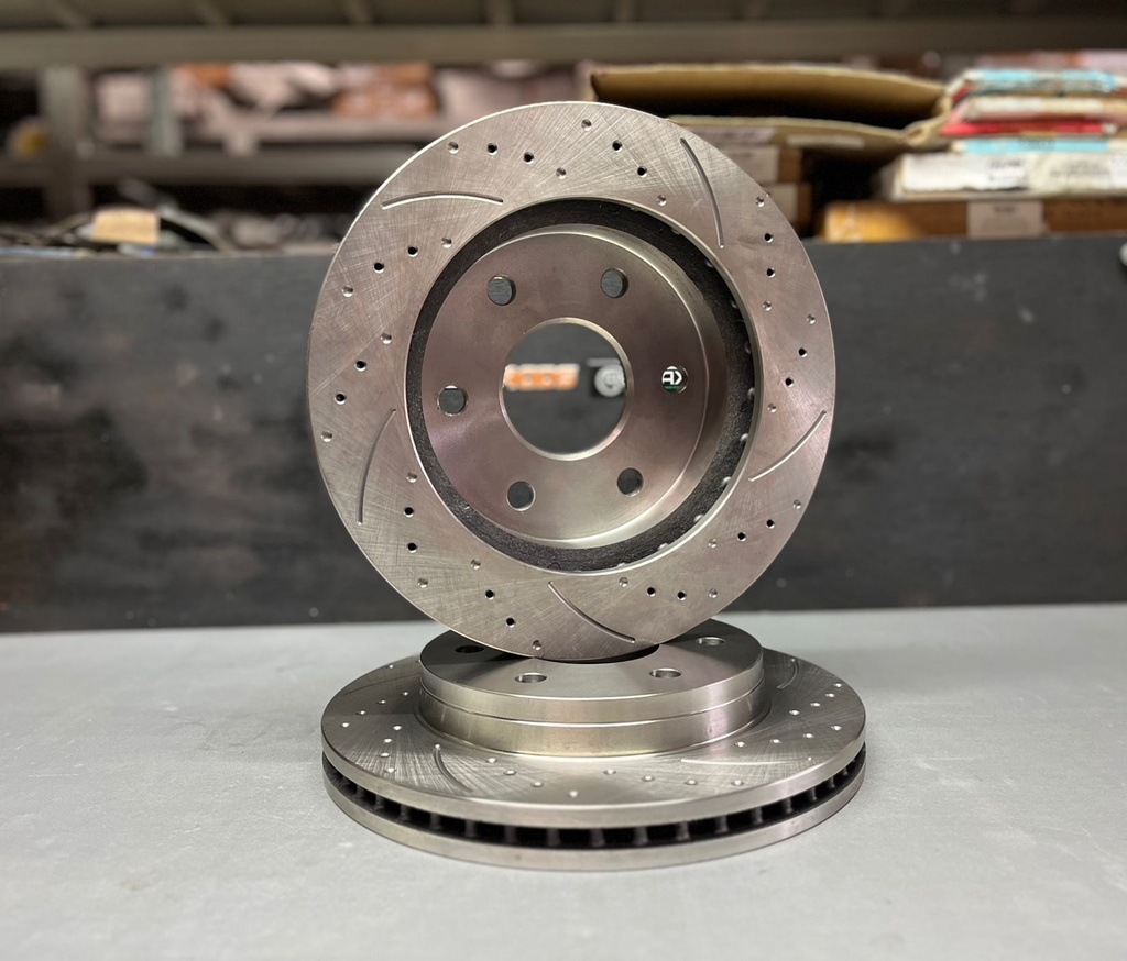 Discos Delanteros Perforados Chevrolet Silverado 1500 1999-2006 / Avalanche 1500 1999-2006 / Tahoe / Suburban 2000-2006 / GMC Sierra 1500 1999-2006.