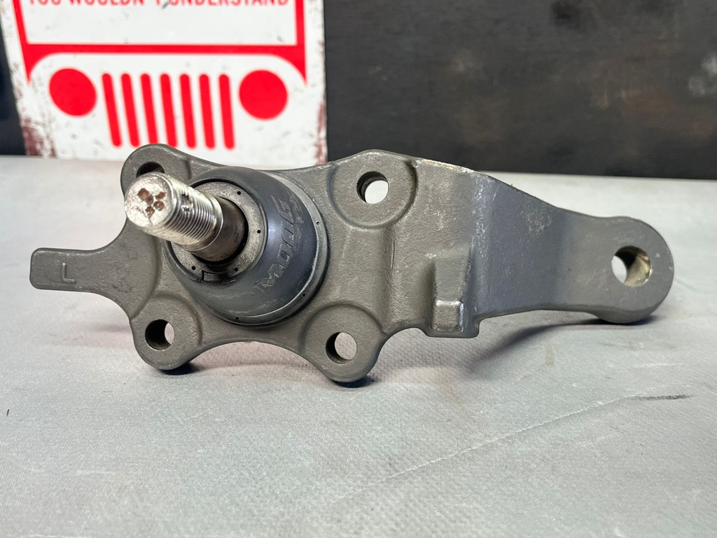 Rótula delantera inferior izquierda Toyota 4Runner 1996-2002 / Tundra 2000-2002 / Sequoia 2001-2002.