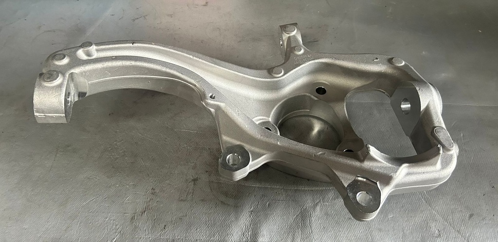 Nabo delantero izquierdo para Ram 1500 2003 al 2018 / 1500 Classic 2019 al 2024