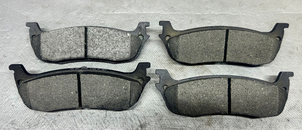 Pastillas de freno traseras ceramicas para Ford F150 1996 al 2003 / F250 1997 a 1999 / F250 Super Duty 2001 / Expedition 1997 al 2002