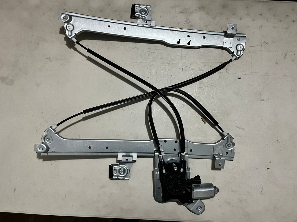 Maquina de Ventana Trasera Derecha Chevrolet Silverado 1999-2006 / Avalanche 2002-2006 / Suburban 2000-2006 / GMC Sierra 1999-2006.