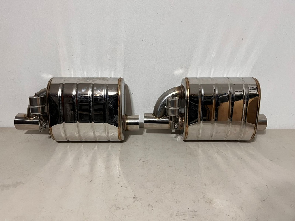 Silenciadores con sistema de Cut Out / Válvula de vacio / Salidas de escape de 2.5".