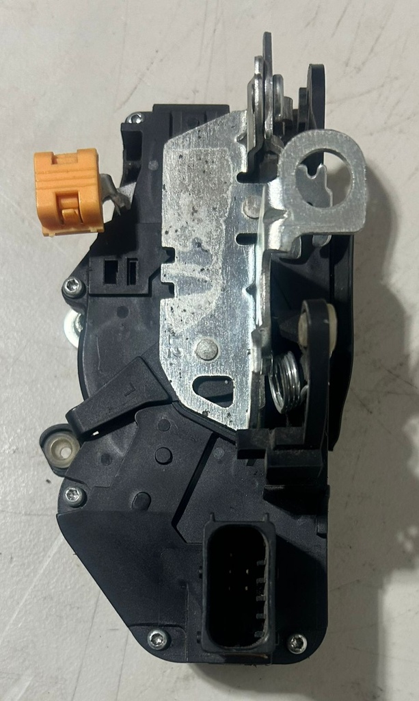 Actuador de cerradura de puerta delantera izquierda para Chevrolet / GMC Silverado / Sierra / 1500 / 2500 / 3500 / Suburban / Tahoe / Yukon / Avalanche 2007 al 2009
