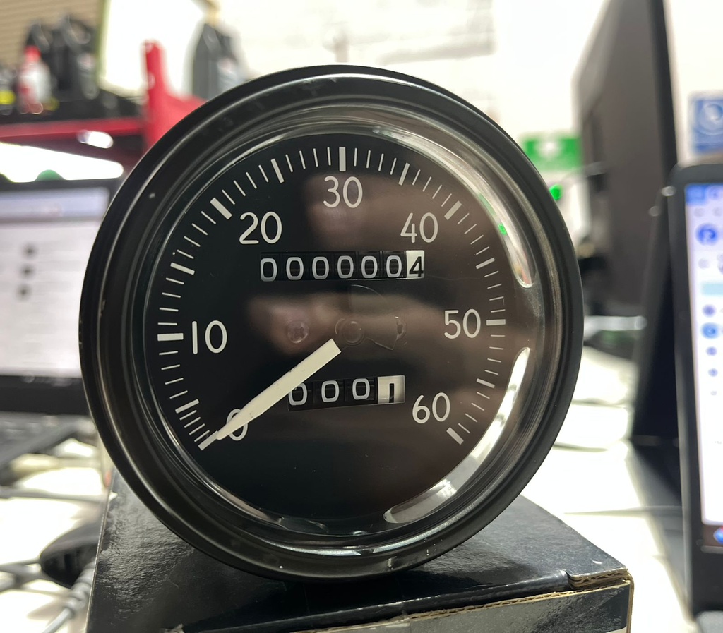 Velocímetro OMIX-ADA para Jeep MB M-38 / M-38A1 1944-1971.