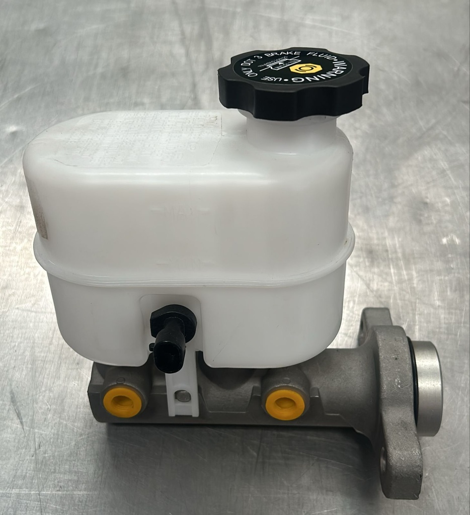 Cilindro maestro para Chevrolet / GMC Avalanche 2002 / Silverado 1999 al 2002 / Suburban 2001 al 2002 / Tahoe 2000 al 2002 / Sierra 1999 al 2002 / Yukon 2000 al 2002