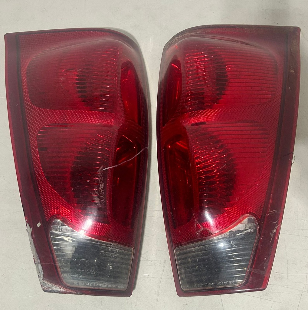 Luces traseras para Chevrolet Avalanche 1500 / 2500 2002 al 2006 (Usadas )