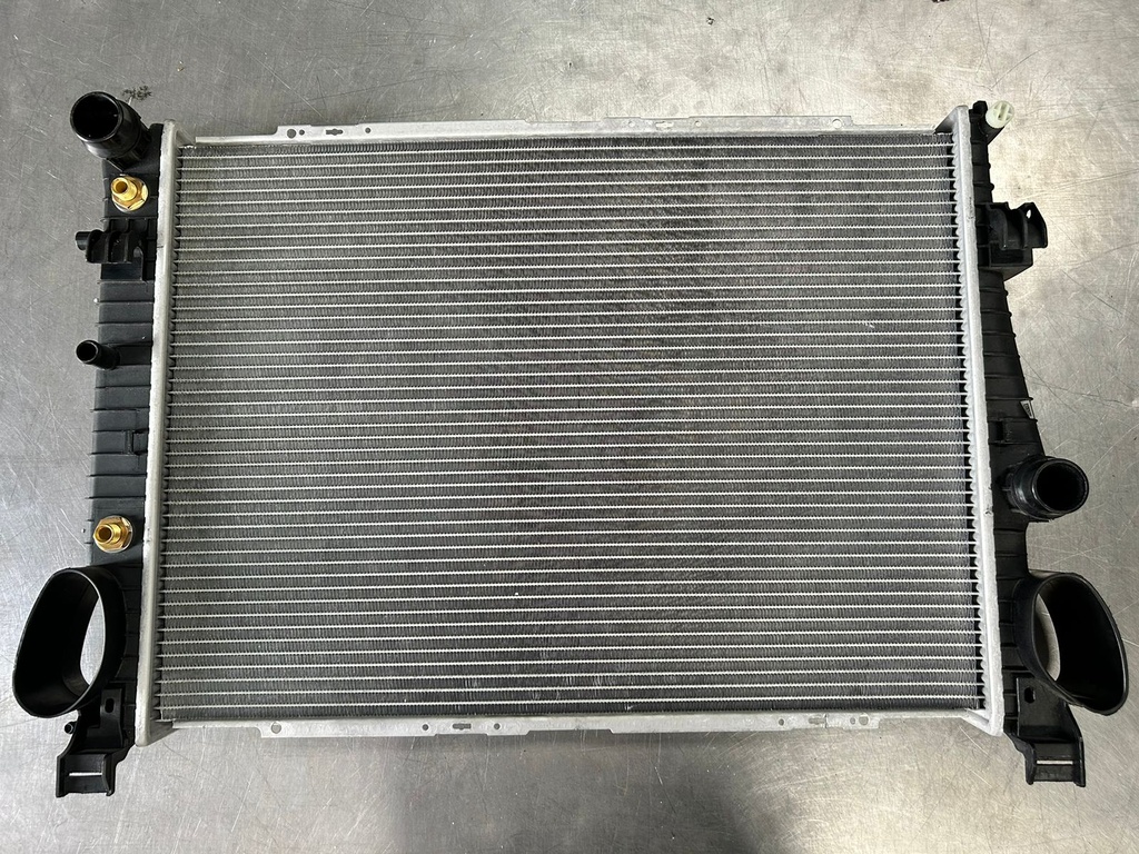 Radiador 1 Fila Mercedes Benz CL500 2000-2006 / CL55 2001-2002 / S430 2000-2006 / S500 2000-2006 / SL500 2003-2006 / SL550 2007-2012 / SL600 2004-2009