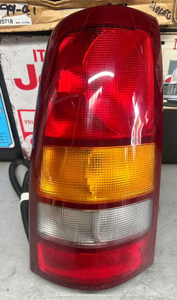LUZ TRASERA IZQUIERDA CHEVY SILVERADO 99/02 GMC SIERRA 1500 99/02