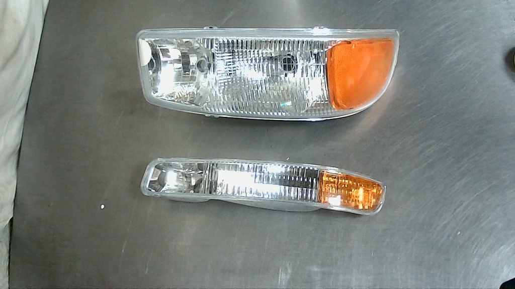 Luces Delant izq Sierra Yukon  1500 2500 99/07