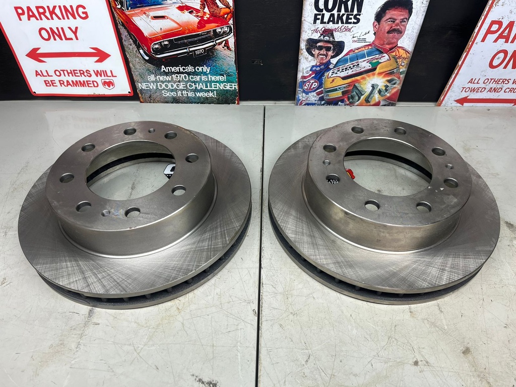 Discos Delanteros Ventilados Chevrolet Silverado 2500/3500 2001-2010 / Avalanche 2500 2002-2004 / Express 2500/3500 2021-2023
