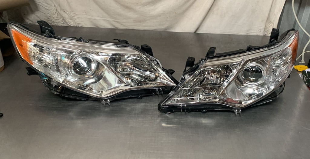 Luces delant Toyota Corrolla Sedan 11/13