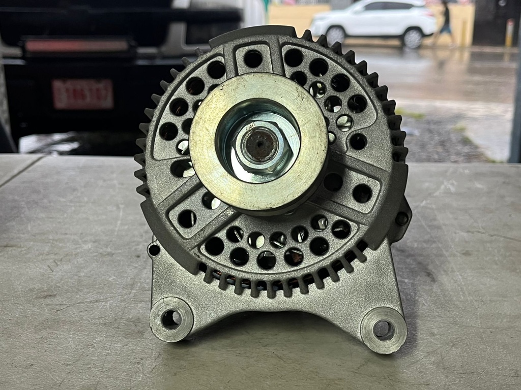 Alternador de 130AMP Ford 5.4L V8 F250 1997-2008 / F350 1999-2008 / Excursion 2000-2005 / E150 / E250 / E350 2003-2004.